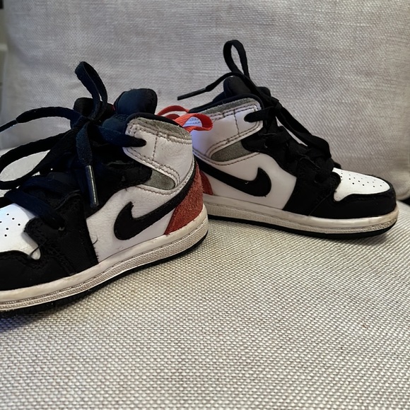 Nike Jordan 1 toddler sneakers - Picture 6 of 9